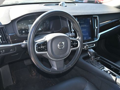Used 2018 Volvo S90 T6 Momentum w/ Convenience Package image 3