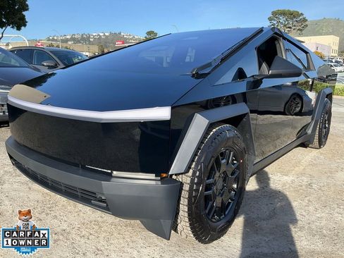 Used 2024 Tesla Cybertruck AWD Crew Cab image 92