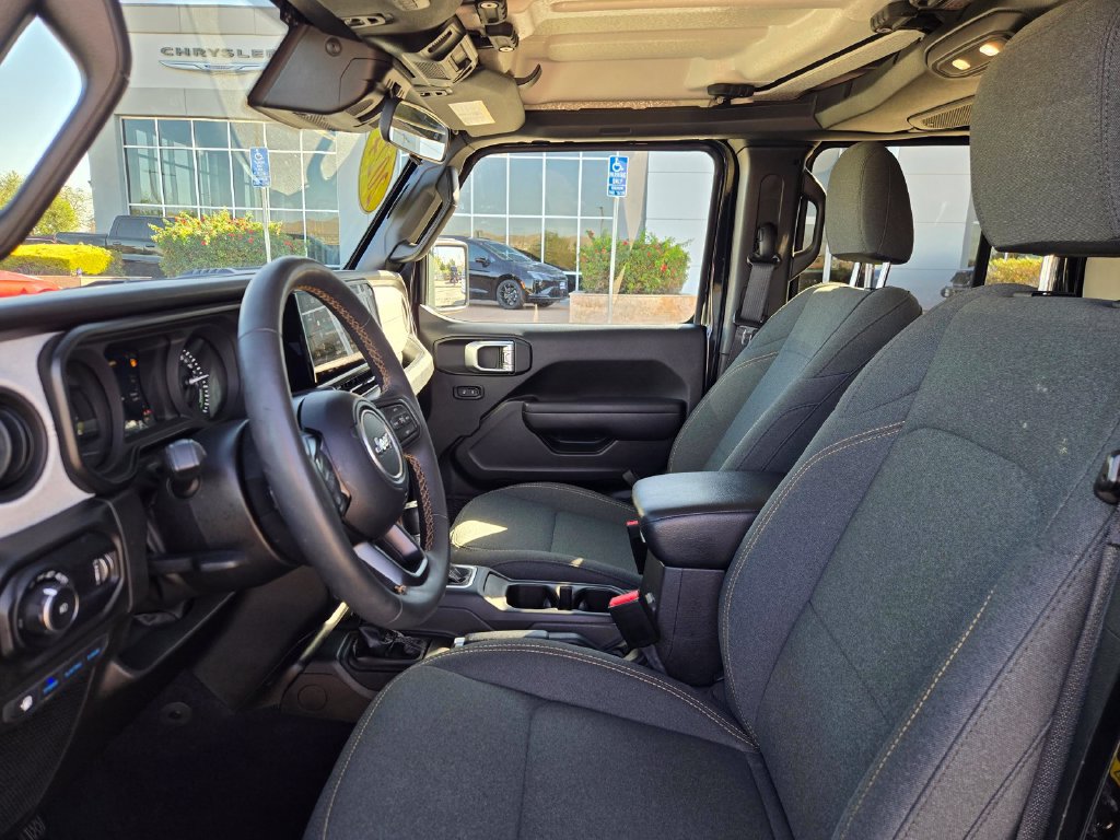 Used 2024 Jeep Wrangler Unlimited w/ Convenience Group AWD/4WD image 31