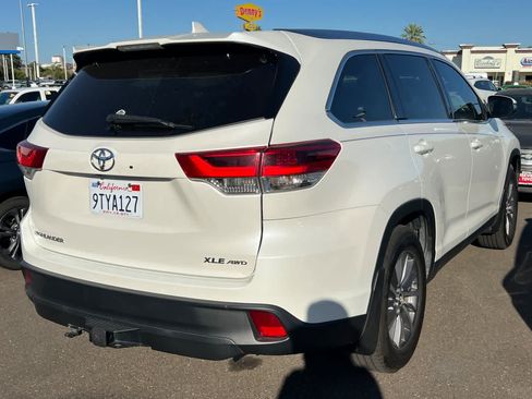 Used 2019 Toyota Highlander XLE AWD/4WD image 4