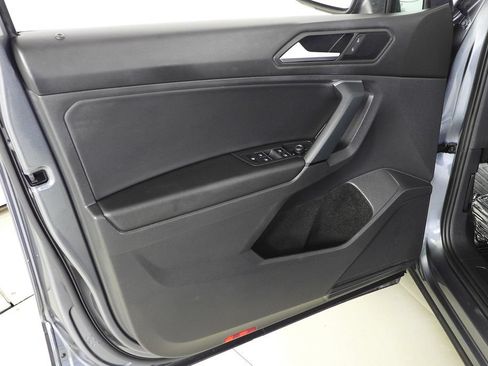 Used 2019 Volkswagen Tiguan SE w/ Panoramic Sunroof Package FWD image 11