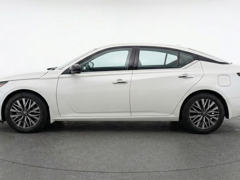 Used 2025 Nissan Altima 2.5 SV image 5