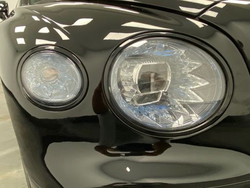 Used 2021 Bentley Flying Spur V8 AWD/4WD image 14