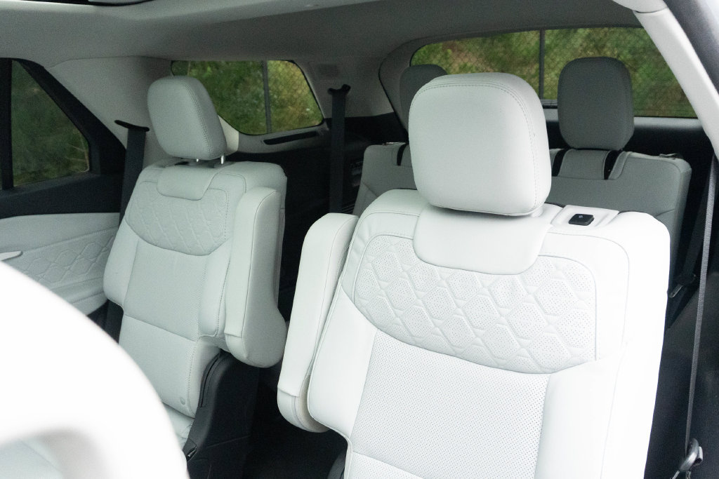 Used 2025 Ford Explorer Platinum w/ LUX Leather Package AWD/4WD image 22