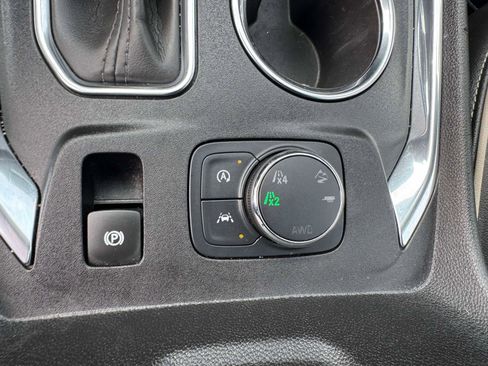 Used 2023 Chevrolet Traverse Premier AWD/4WD image 24