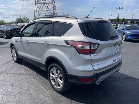 Used 2018 Ford Escape SE FWD image 3