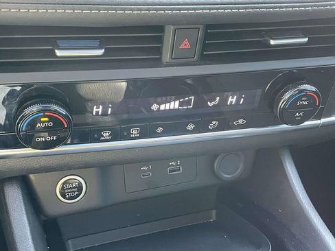 Used 2023 Nissan Rogue SV image 27