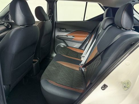 Used 2018 Nissan Kicks SR image 28