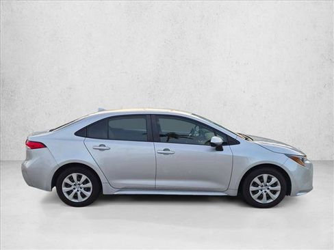 Used 2020 Toyota Corolla LE FWD image 4