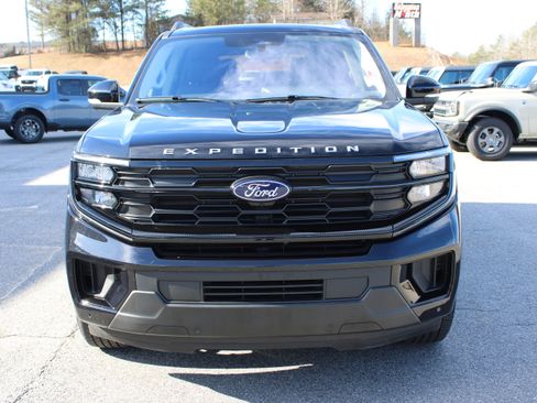 Used 2025 Ford Expedition Active image 3