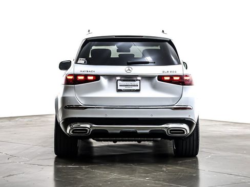 New 2026 Mercedes-Benz Maybach GLS 600 4MATIC image 3