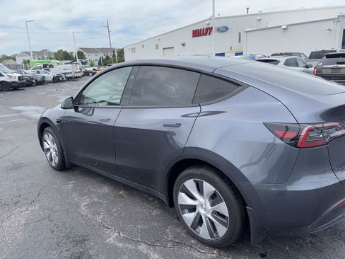 Used 2023 Tesla Model Y Long Range AWD/4WD image 5