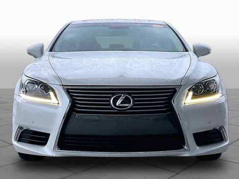 Used 2013 Lexus LS 460 w/ Comfort Pkg RWD image 3