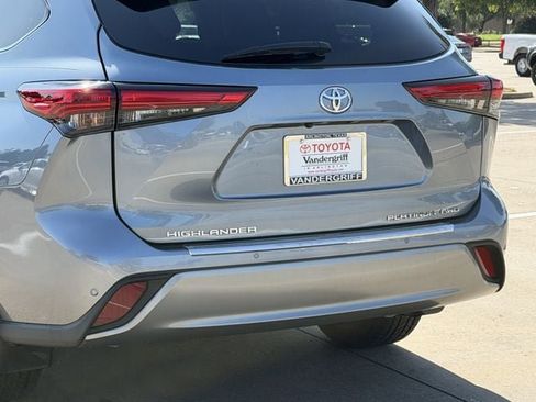 Used 2022 Toyota Highlander Platinum AWD/4WD image 6