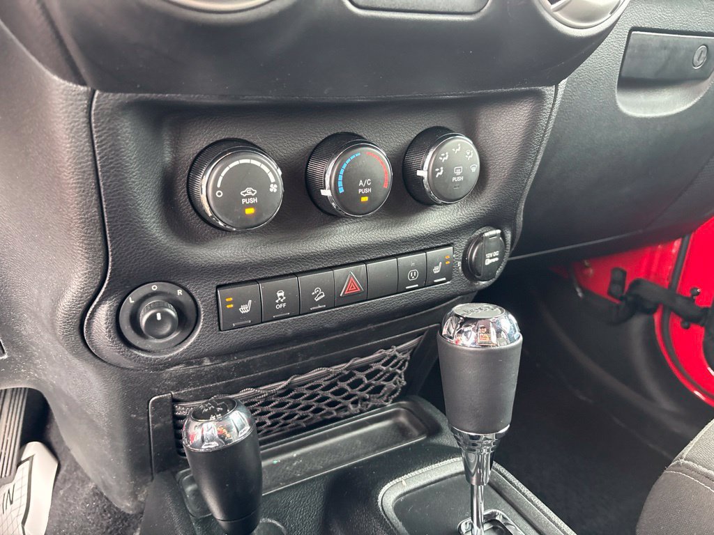 Used 2017 Jeep Wrangler Unlimited Sahara AWD/4WD image 19