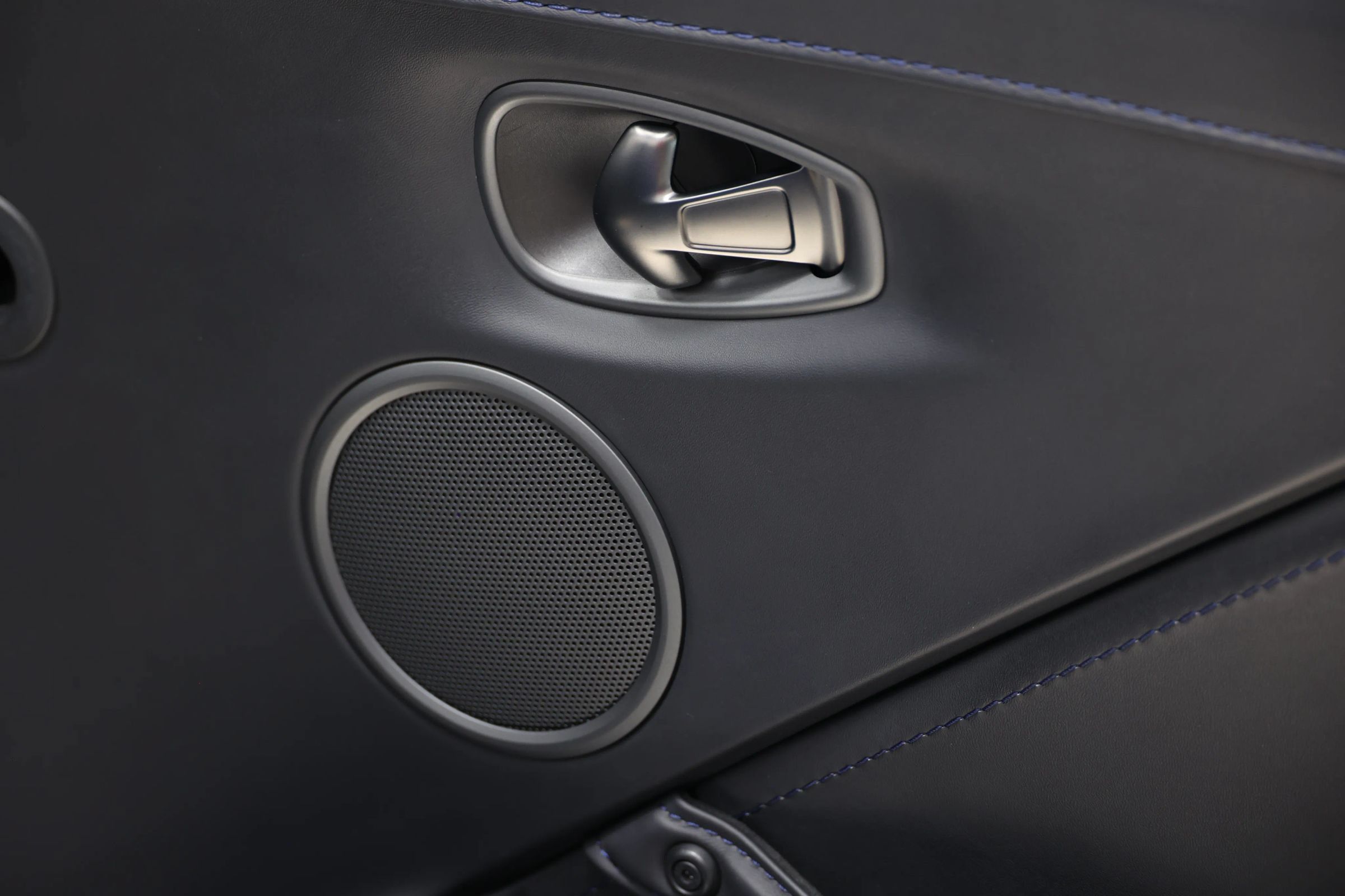 Used 2023 Aston Martin V8 Vantage Roadster RWD image 60