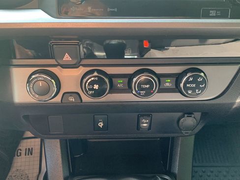 Used 2017 Toyota Tacoma TRD Sport w/ Tow Package AWD/4WD image 20