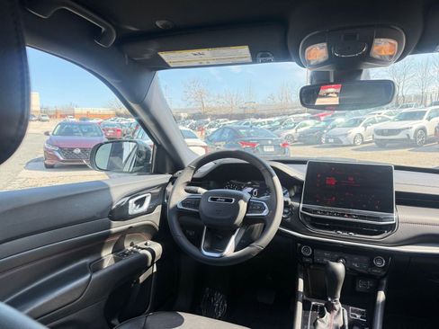 Used 2025 Jeep Compass Trailhawk image 33