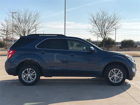 Used 2017 Chevrolet Equinox LT w/ Convenience Package image 9
