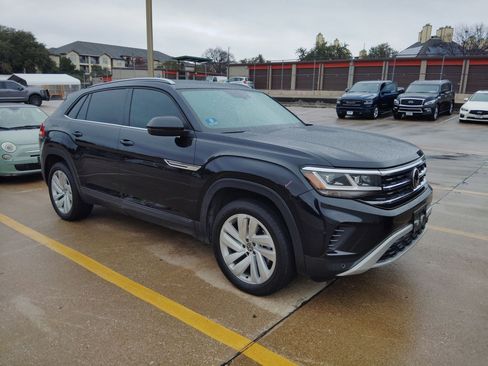 Used 2022 Volkswagen Atlas Cross Sport SE image 5