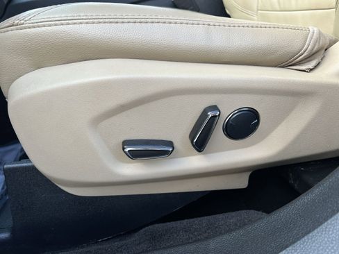 Used 2016 Ford Explorer XLT w/ Equipment Group 202A image 14