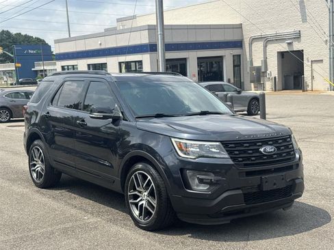 Used 2017 Ford Explorer Sport w/ Equipment Group 401A AWD/4WD image 7