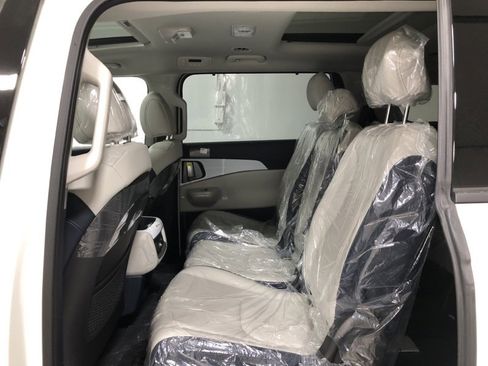 New 2026 Kia Carnival SX image 16