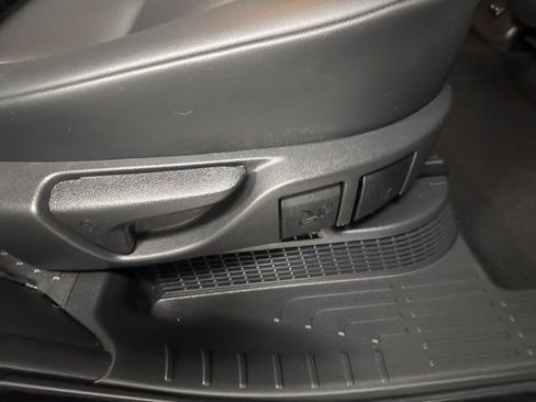 Used 2022 Toyota Highlander XLE image 12