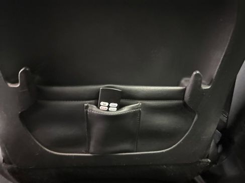 Used 2022 Chrysler Pacifica Touring-L w/ Uconnect Theater Family Group image 39