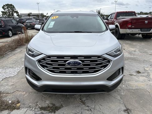 Used 2019 Ford Edge Titanium image 4