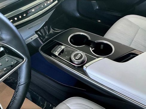 Certified 2024 Cadillac Lyriq Luxury AWD/4WD image 18