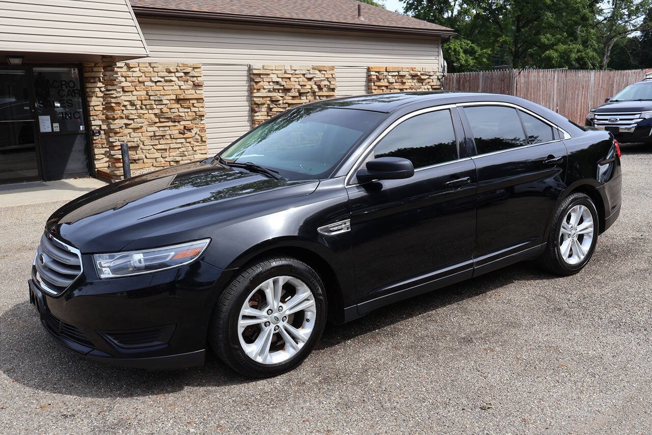 Used 2016 Ford Taurus SE FWD image 4