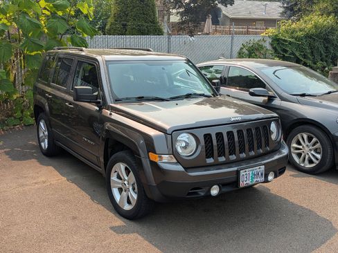Used 2014 Jeep Patriot Latitude FWD image 10