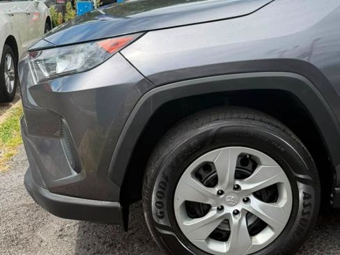 Used 2022 Toyota RAV4 LE AWD/4WD image 16
