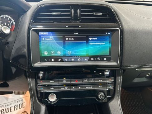 Used 2017 Jaguar F-PACE R-Sport image 32