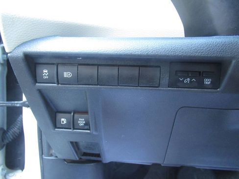 Used 2021 Toyota Sienna XLE AWD/4WD image 25
