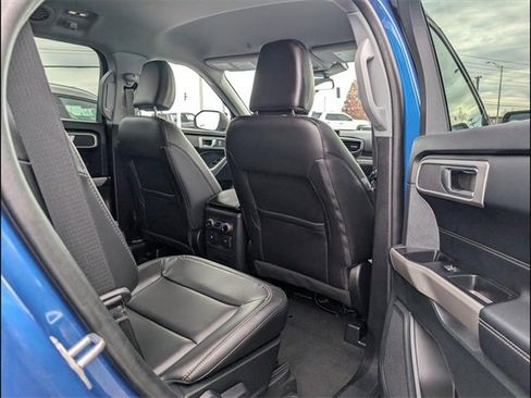 Used 2022 Ford Explorer XLT w/ Equipment Group 202A image 24