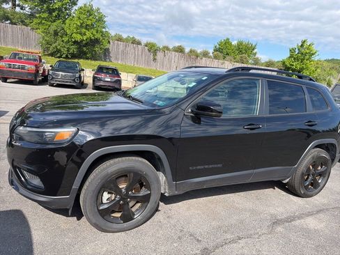 Certified 2021 Jeep Cherokee Latitude Plus AWD/4WD image 2