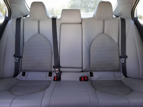 Used 2019 Toyota Camry SE image 24