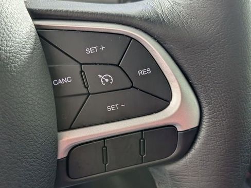 Used 2021 Jeep Renegade Latitude w/ Convenience Group image 16