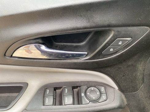 Used 2018 Chevrolet Equinox LS FWD image 17