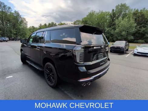 Used 2026 Chevrolet Suburban Premier AWD/4WD image 3