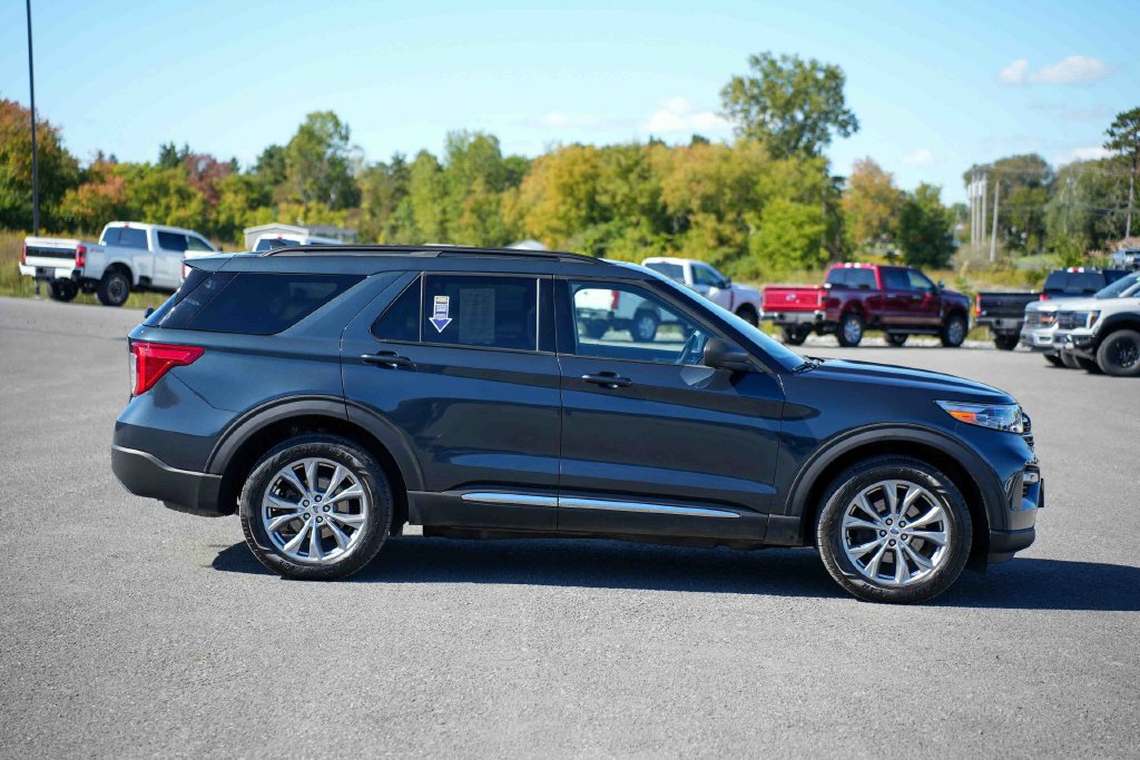Used 2023 Ford Explorer XLT w/ Equipment Group 202A AWD/4WD image 4