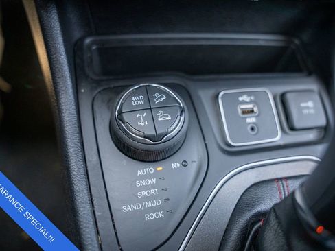 Used 2020 Jeep Cherokee Trailhawk w/ Cold Weather Group image 26