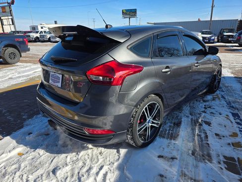 Used 2018 Ford Focus ST image 5