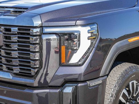 Used 2024 GMC Sierra 2500 Denali Ultimate AWD/4WD image 8