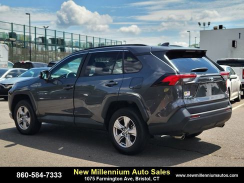 Used 2022 Toyota RAV4 XLE w/ Convenience Package image 3