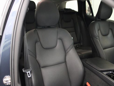 Used 2022 Volvo V60 T5 Cross Country w/ Climate Package image 32