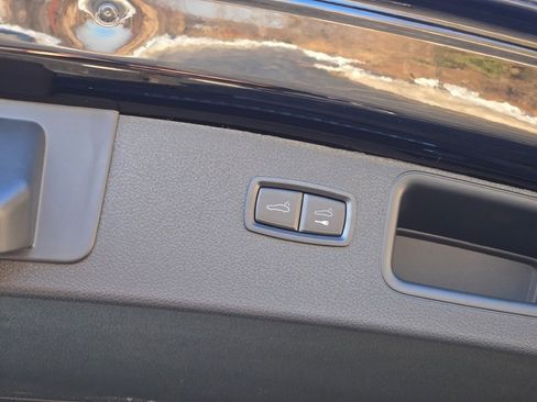 Used 2025 Porsche Macan image 16