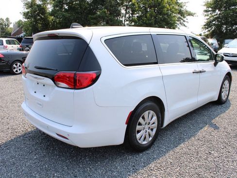 Used 2018 Chrysler Pacifica L FWD image 7